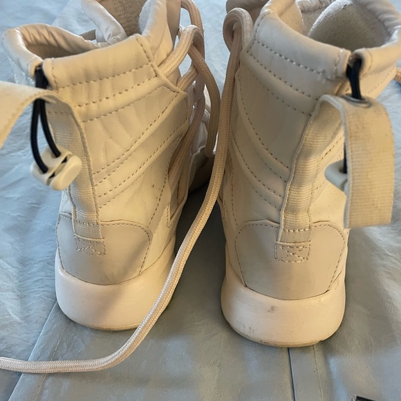 Nike woman’s Tanjun High Rise - Picture 4 of 5